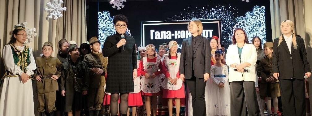 Төмәндә өлкәнең сәнгать осталары бер сәхнәгә җыелды