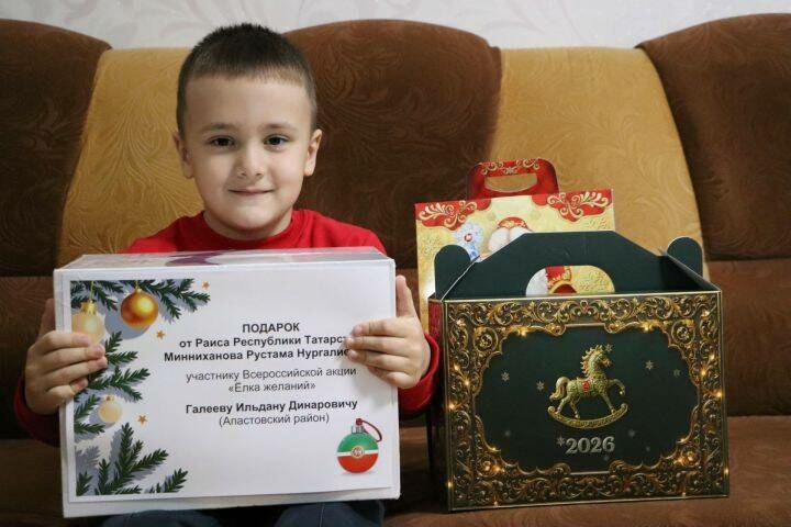 Апастан махсус операция хәрбиенең улы «Теләкләр чыршысы» бөтенроссия акциясендә катнашты