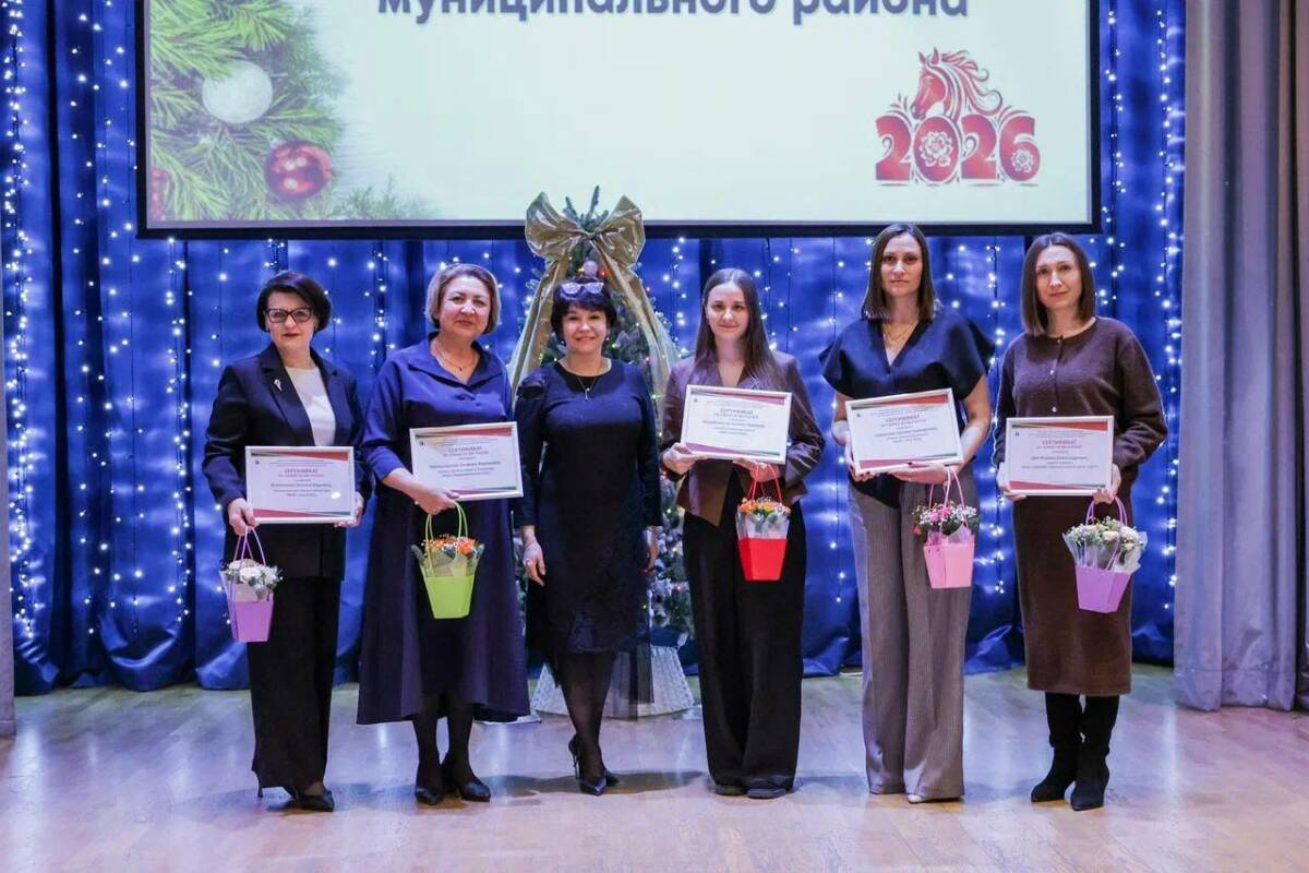 Әлмәттә 122 педагогка район башлыгы грантлары тапшырылды