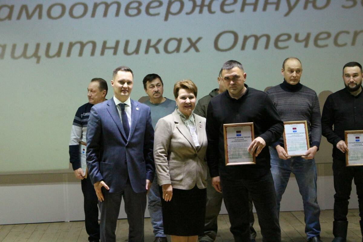 Яңа Чишмә районында Ватанны саклаучылар елы хәрбиләрне бүләкләү белән төгәлләнде