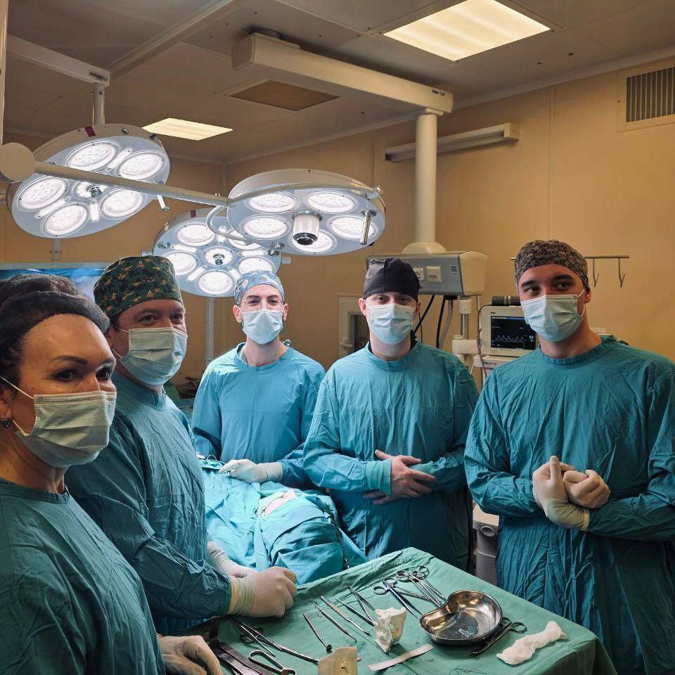 Татарстан табиблары ир-атның күз чокырын кабыргасы өлешеннән яңадан ясаган