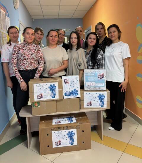 Чаллыдан Лисичанск балаларына Яңа ел бүләкләре җибәрделәр