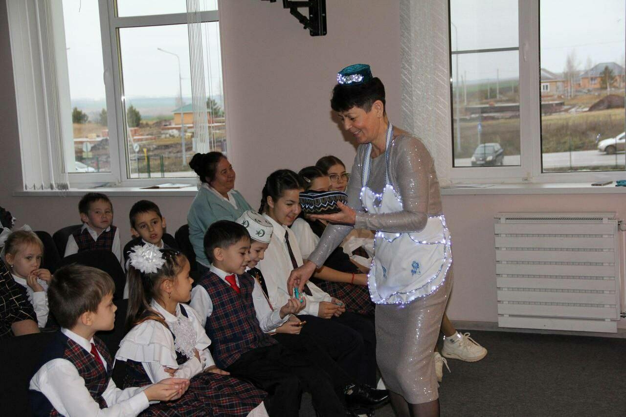 Чакмагыш гимназиясендә язучы Люция Әблиева белән очрашу булды