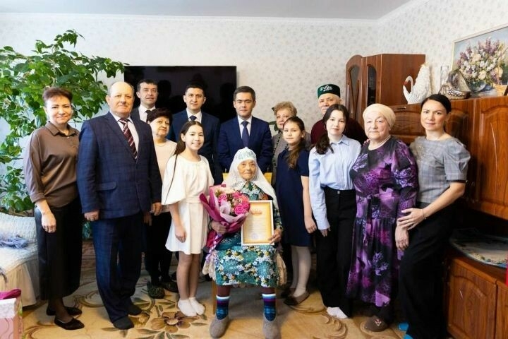 Әлмәттә тыл хезмәтчәнен бер гасырлык юбилее белән котладылар