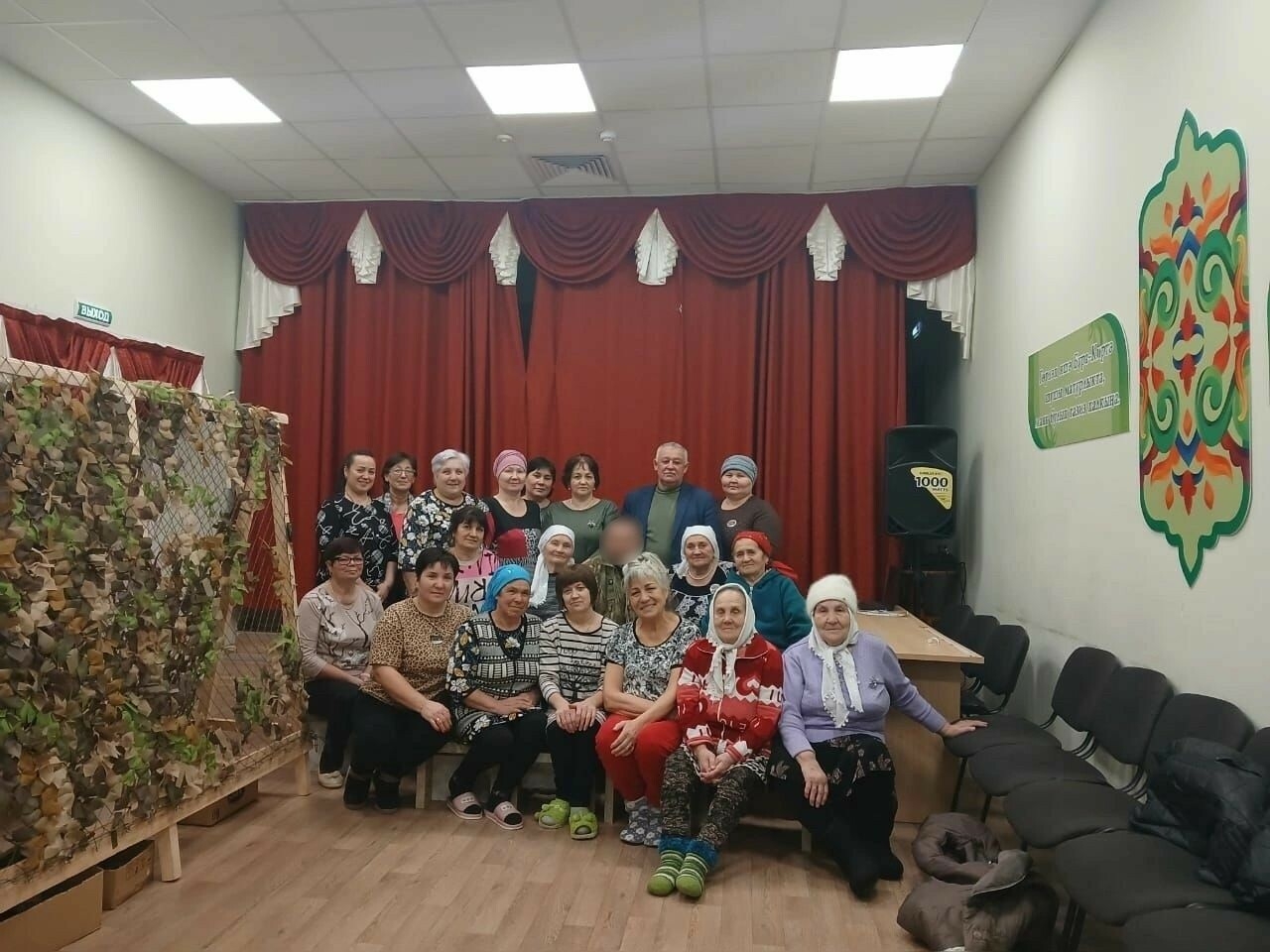 Зәй районы Бура-Киртә авылында маскировка челтәре үрүчеләр янына ялга кайткан хәрби килде