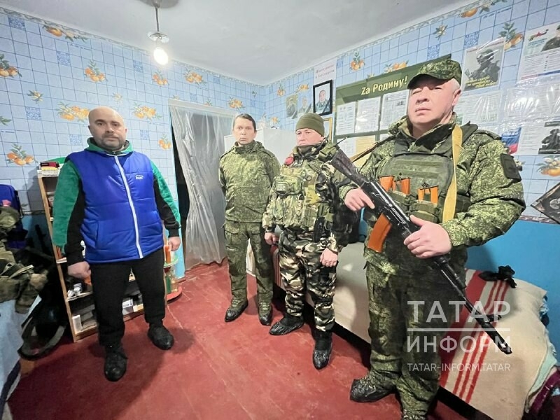 Теләче районы башлыгы махсус хәрби операциядә катнашучы якташларын бүләкләде