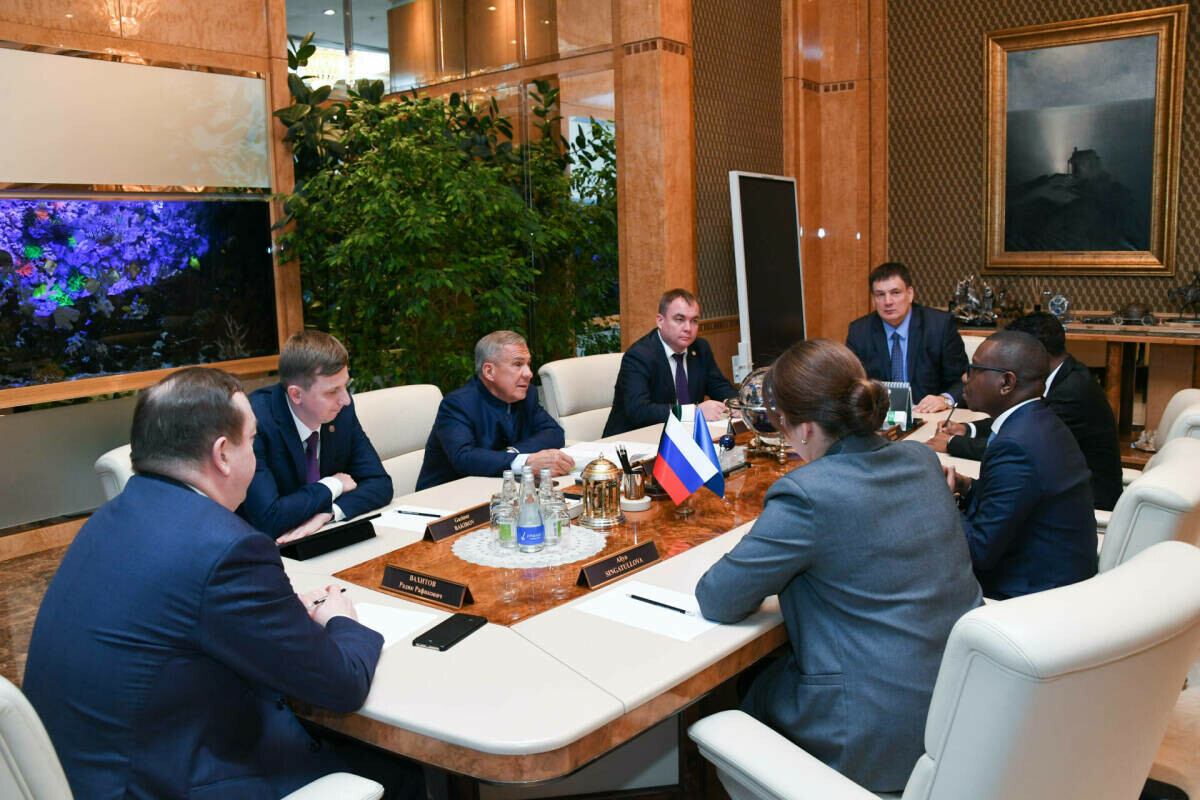 Рөстәм Миңнеханов Сомалиның Россиядәге илчесе белән хезмәттәшлек турында фикер алышты