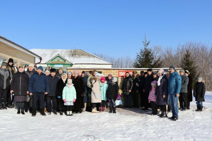 Апасның Сатмыш авылында һәлак булган хәрбинең исеме мәңгеләштерелде