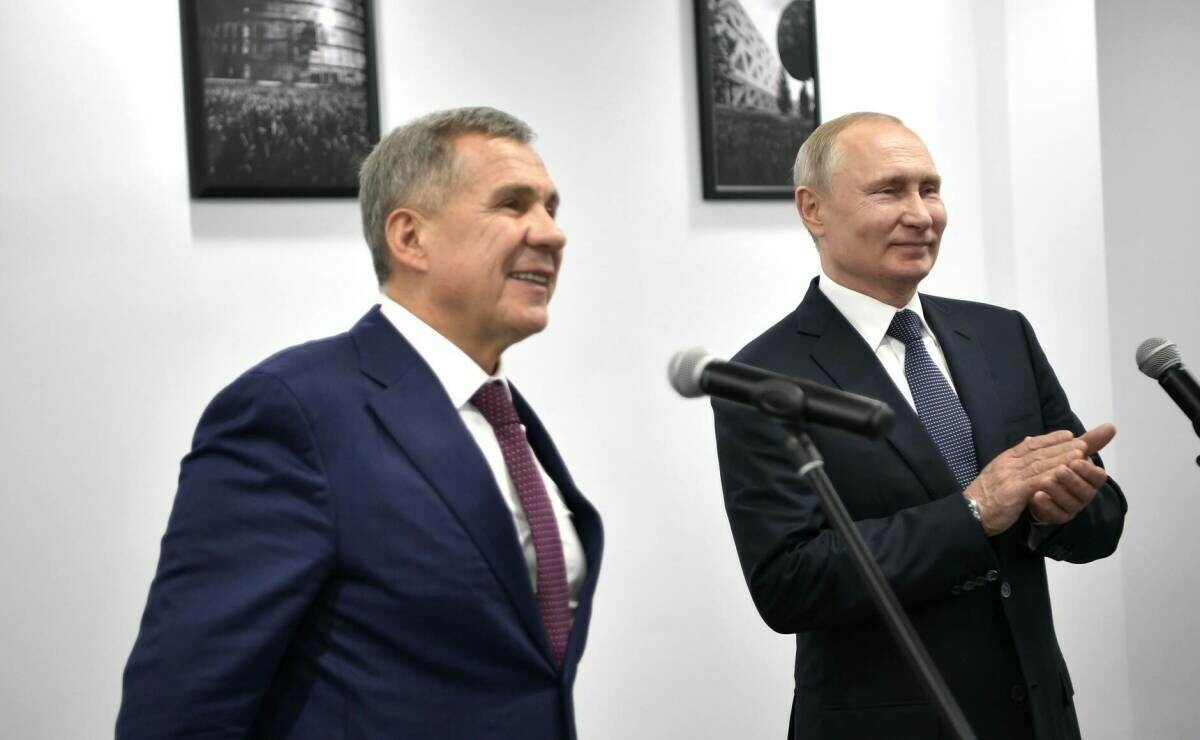 Владимир Путин Рөстәм Миңнехановны Ватанны саклаучылар көне белән тәбрикләде