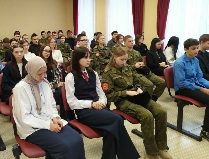 Спас район үзәк хастаханәсендә чыгарылыш укучылары өчен Ачык ишекләр көне булды