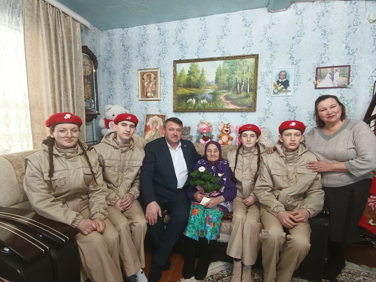Кайбыч район башлыгы Хуҗа Хәсәндә тыл хезмәтчәннәренә медальләр тапшырды