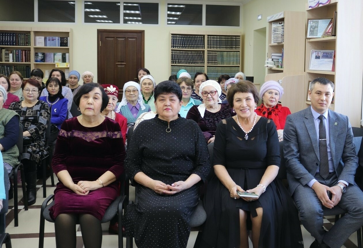 Балтач Үзәк китапханәсендә шагыйрә Шәмсия Җиһангирова белән очрашу булды