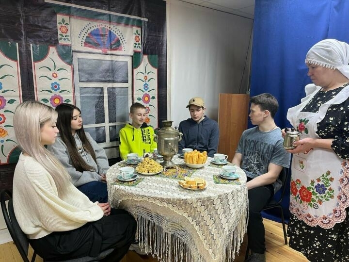 Югары Ослан районының Мәмәтхуҗа авылында чәй эчү йолалары белән таныштылар