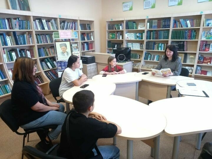 Зәй китапханәсендә Каюм Насыйрига багышланган әдәби сәгать оештырылды