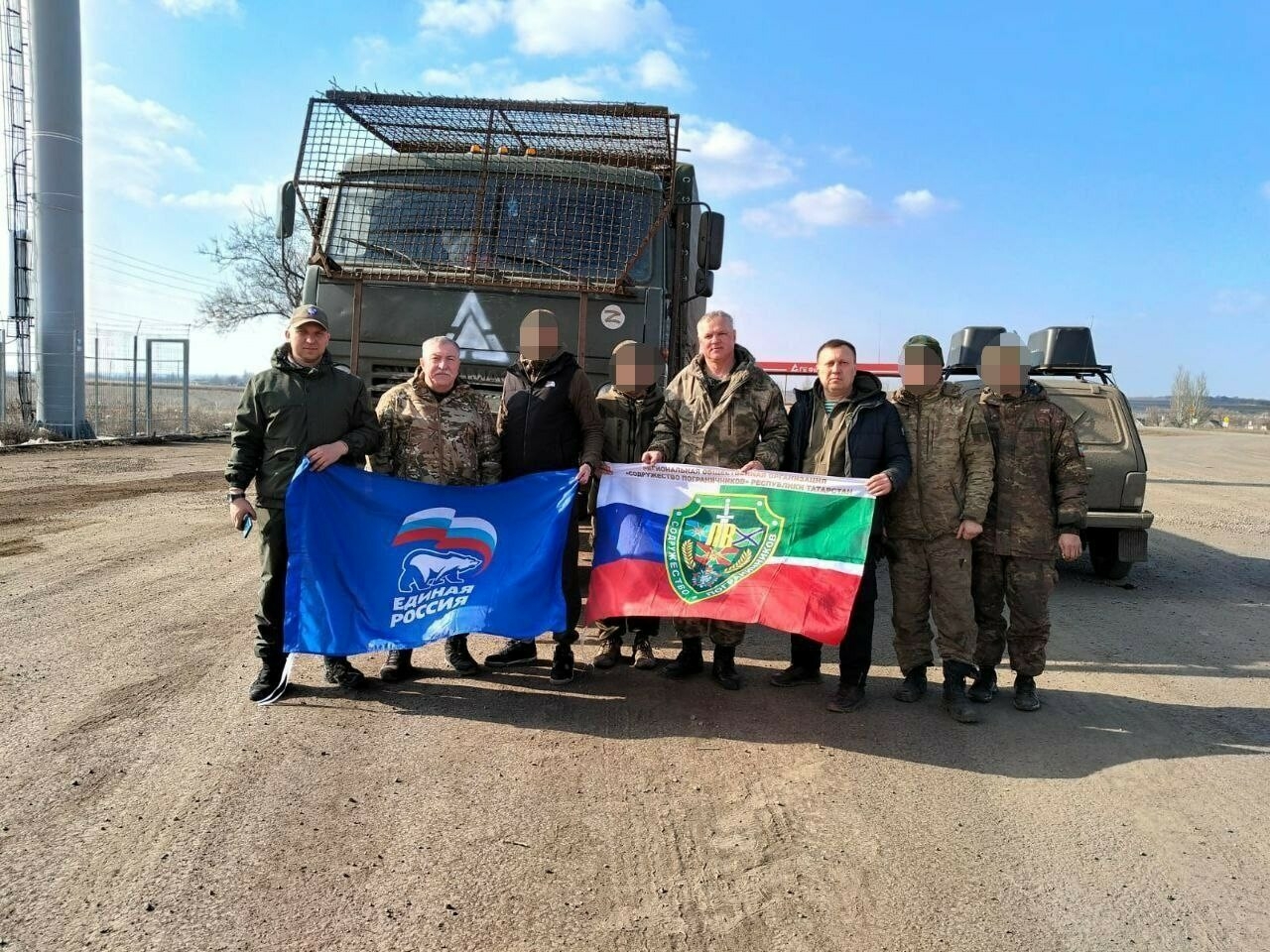 Лениногорскидан ике «Газель» машинасына төялгән гуманитар йөк хәрбиләргә барып җиткән