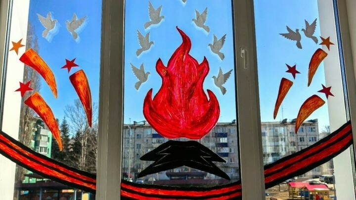 Әлмәт балалар бакчалары һәм мәктәпләре «Җиңү тәрәзәләре» бөтенроссия акциясенә кушылды