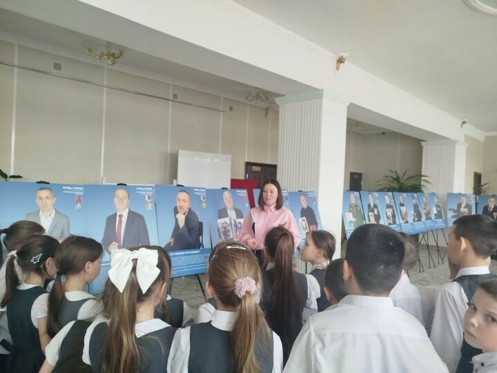 Саба районы Шәмәрдән мәдәният йортында «Герой әтисе» дигән фотокүргәзмә эшли