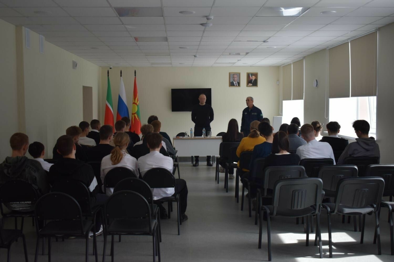 Махсус хәрби операциядә катнашкан Зәй егете хәрби кафедрада эшли