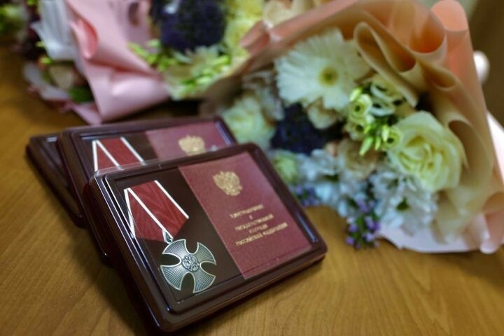 Әлмәттә һәлак булган хәрбиләрнең туганнарына Батырлык орденнары тапшырдылар