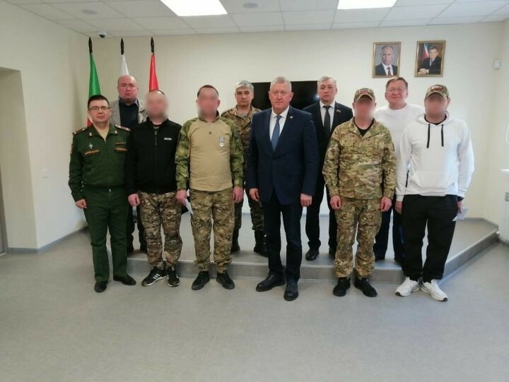 Зәйдә район башлыгы ялга кайткан хәрбиләр белән очрашты