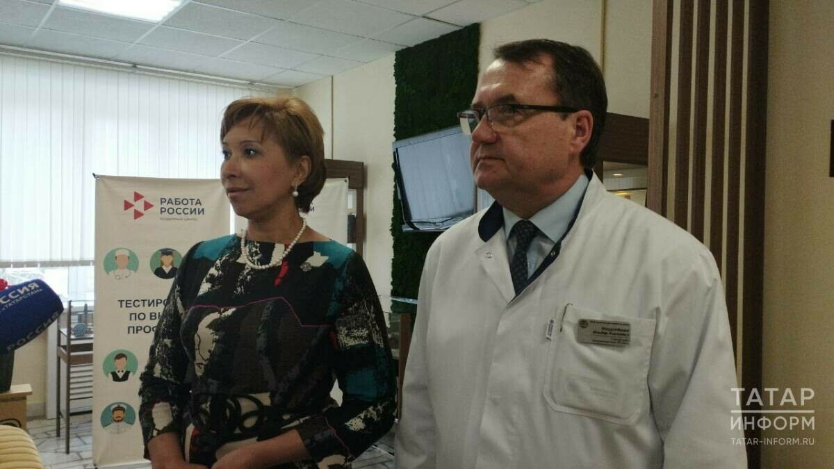 Зарипова Казанда сугыш ветераннары госпиталендә махсус операция хәрбиләре белән очрашты