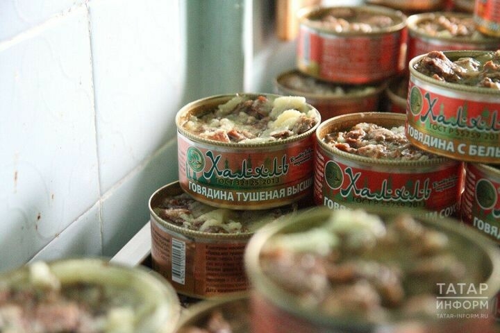 Татарстанның Тукай районында махсус хәрби операциядәгеләр өчен хәләл тушенкалар җыялар