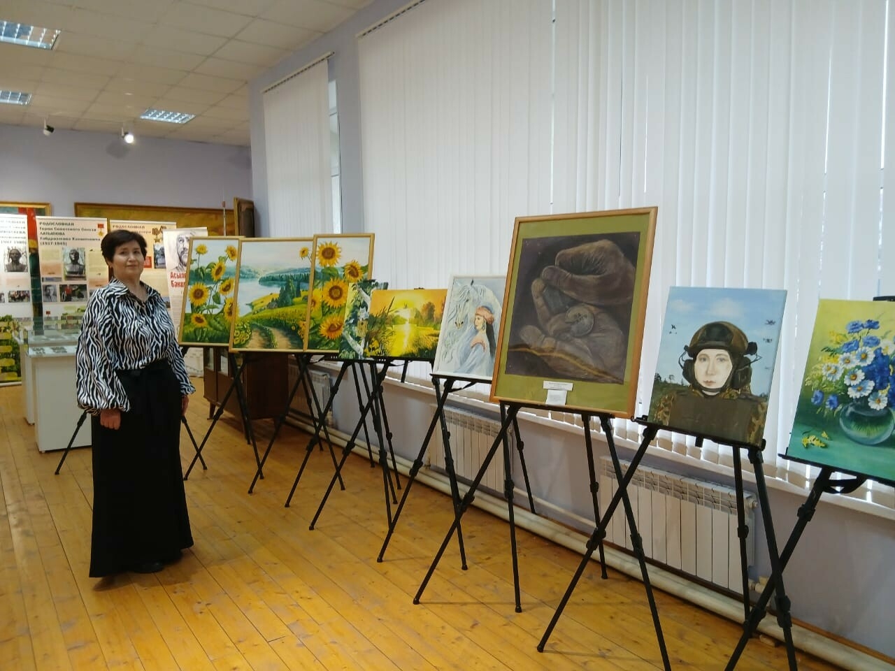 Чакмагыш музеенда укытучы һәм шагыйрә Сәрия Вахитованың шәхси картиналар күргәзмәсе эшли