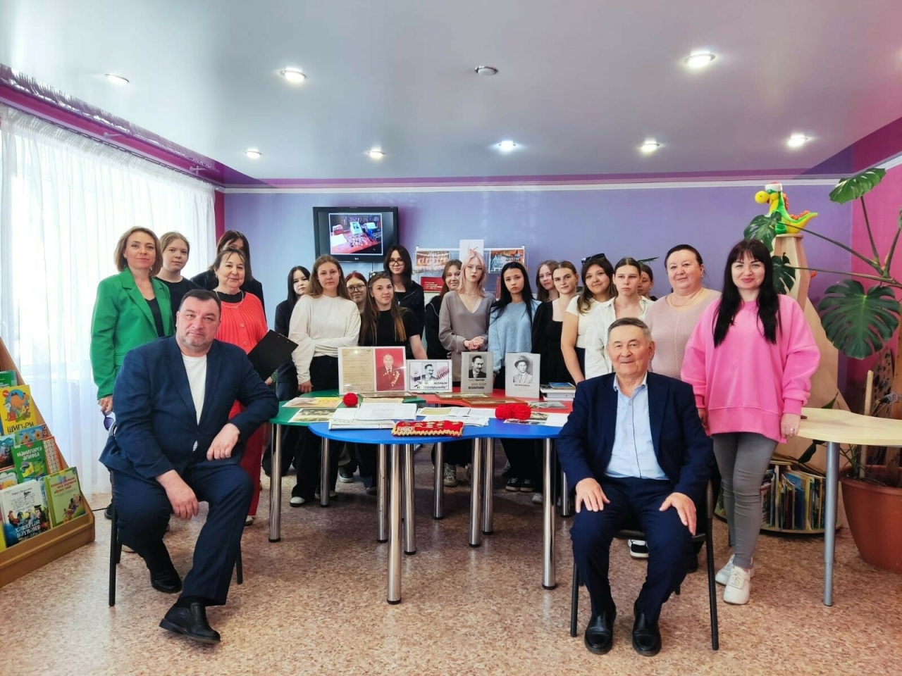 Әлмәттә студентларга фронтовик язучыларның тормыш юлы, каһарманлыгы турында сөйләделәр
