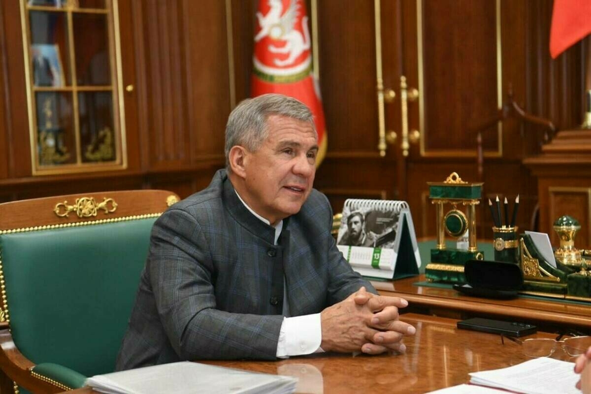 Рөстәм Миңнеханов Татарстанда дәүләт хезмәткәрләренең эш хакларын арттырды