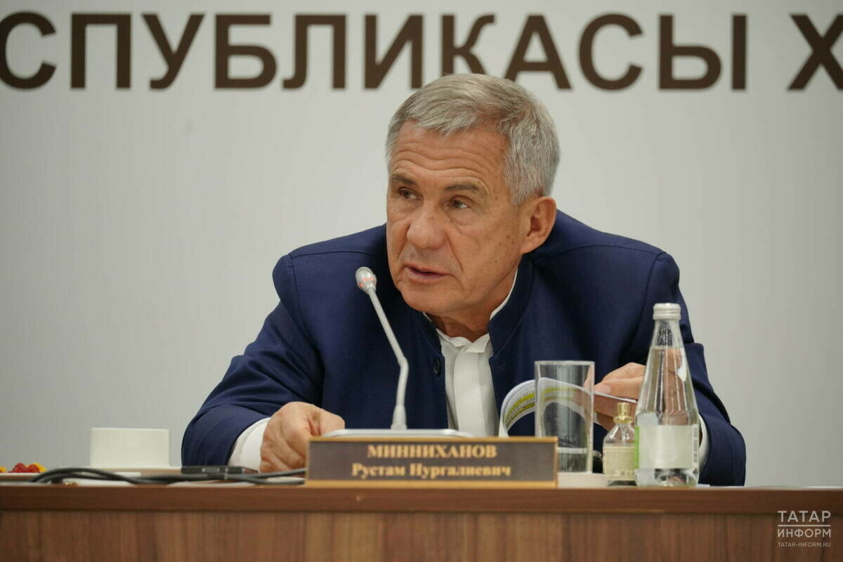Рөстәм Миңнеханов Татарстанның финанс хезмәткәрләренә берничә йөкләмә бирде