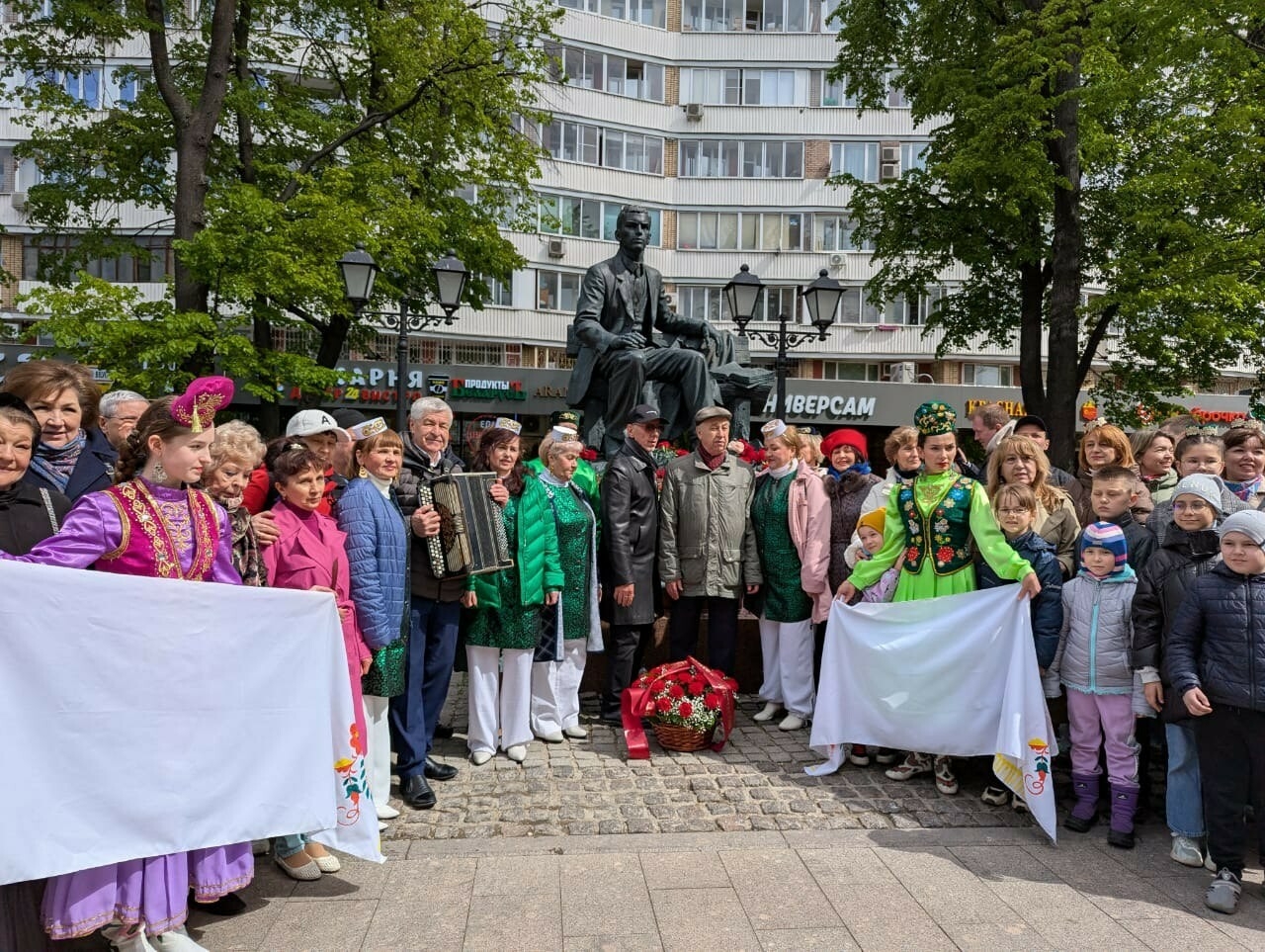 Мәскәүдә татар җәмәгатьчелеге Тукай һәйкәленә чәчәкләр салды