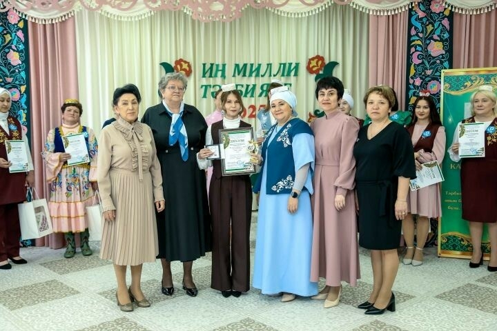 Биектау тәрбиячесе «Иң милли тәрбияче - 2025» бәйгесе Гран-приена ия булды