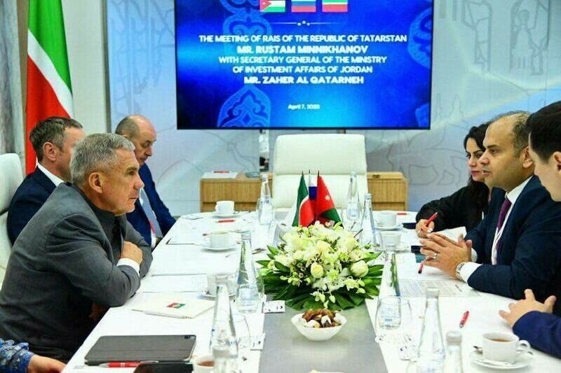 Рөстәм Миңнеханов Халыкара инвестиция форумында Захер Әл Катарнех белән очрашты