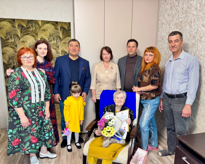 Яшел Үзәндә тыл хезмәтчәненең 100 яшьлек юбилеен билгеләп үттеләр