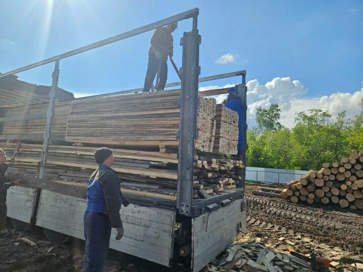 Кукмарадан махсус хәрби операция зонасына 26 кубометр такта җибәрелде