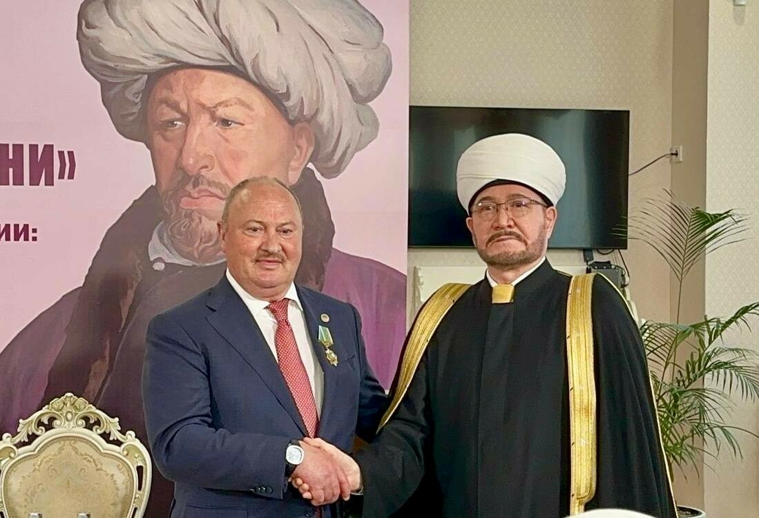 Равил Гайнетдин Равил Әхмәтшинны «Казанышлары өчен» ордены белән бүләкләде