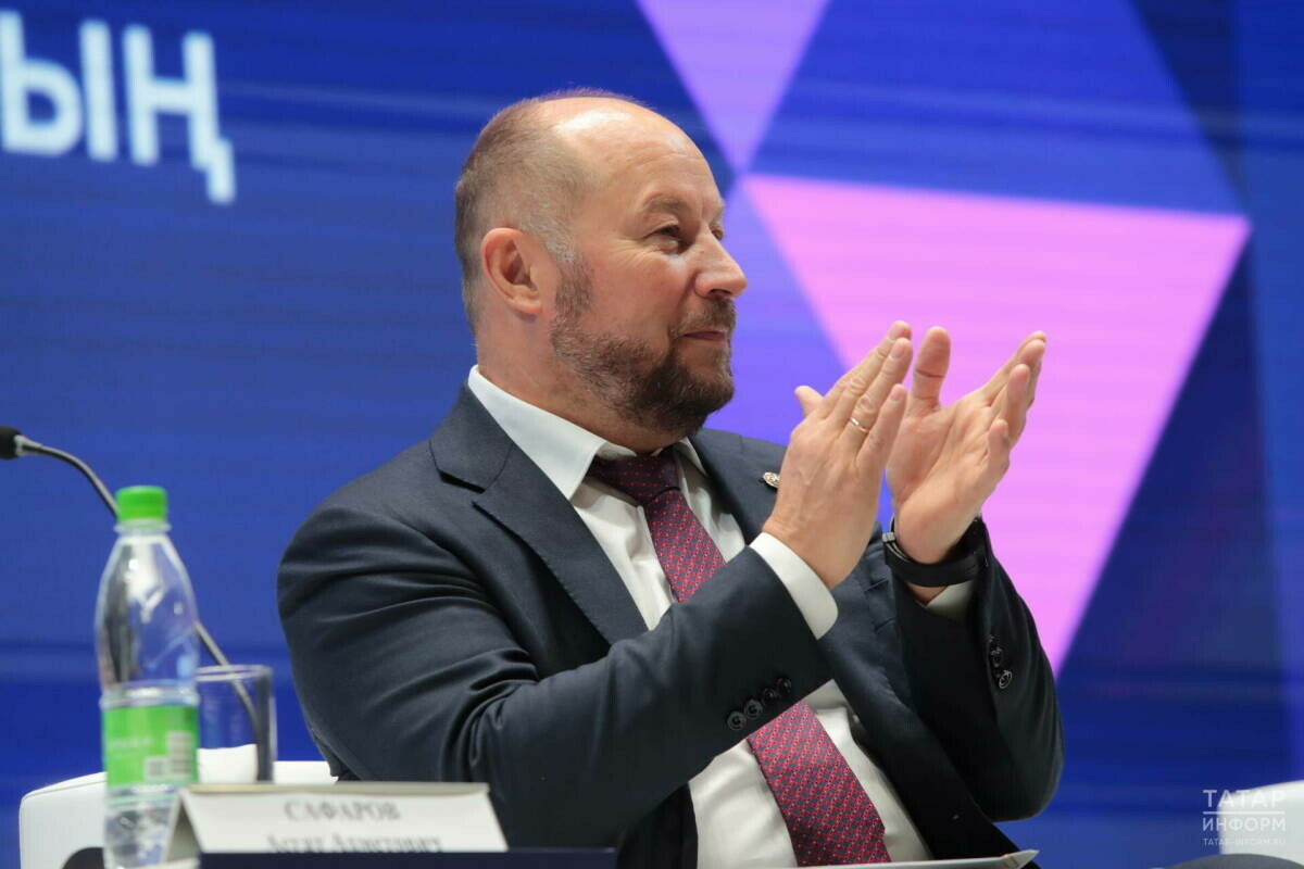 Әсгать Сәфәров «Татмедиа»ны Татарстан матбугат көне белән котлады