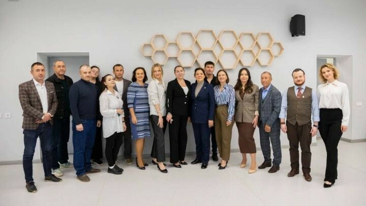 Әлмәттә массакүләм мәгълүмат чаралары вәкилләре белән очрашу узды