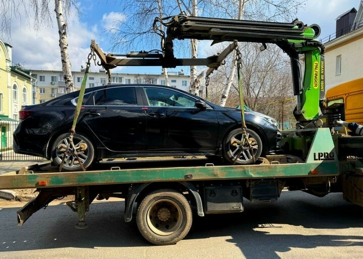 Әлмәт кешесе күп миллионлы бурычлары, штрафлары өчен автомобильсез калган