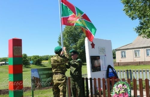 Аксубайның Тарханка авылында чик буе гаскәрләренә һәйкәл ачтылар