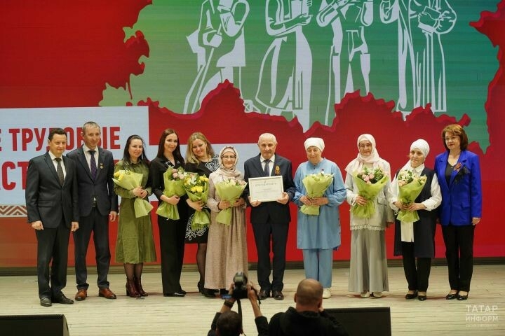 Чүпрәледә яшәүче гаиләнең гомуми педагогик хезмәт стажы 500 ел булган