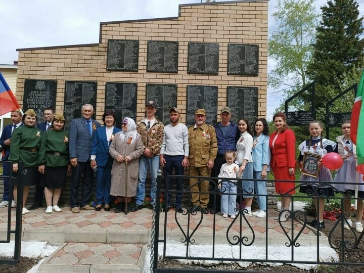 Актанышның Иске Богады авылында махсус хәрби операция батырларына хәтер тактасы ачылды