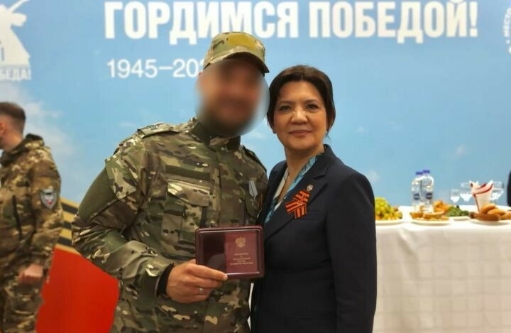 Махсус хәрби операциядә катнашучы әлмәтлегә «Батырлык өчен» медален тапшырдылар
