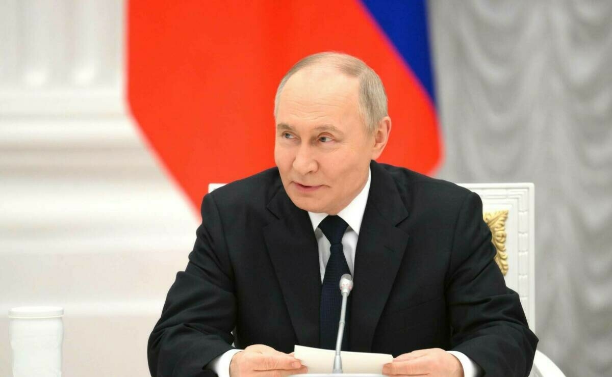 Путин Мөхәммәтшинны якынлашып килүче Россия көне белән котлады
