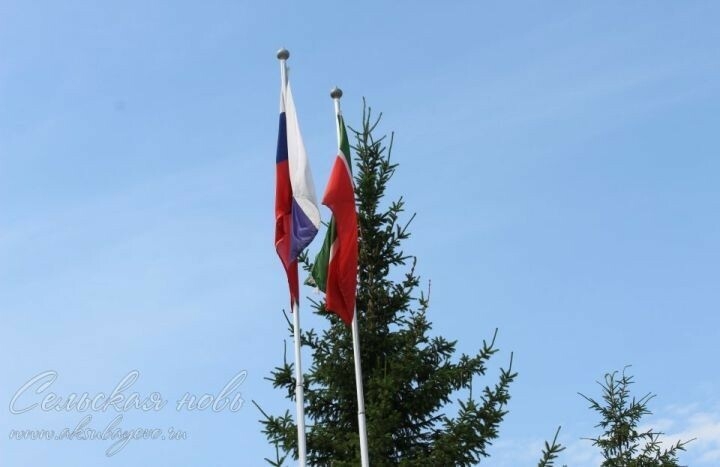 Аксубайда Россия әләмен күтәрделәр һәм бәйрәм чаралары үткәрделәр