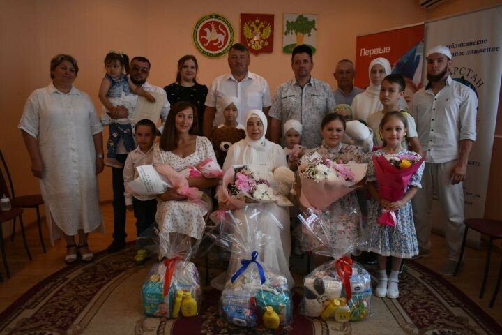 Кайбычта өч балага туу турында таныклык тапшыру тантанасы булды