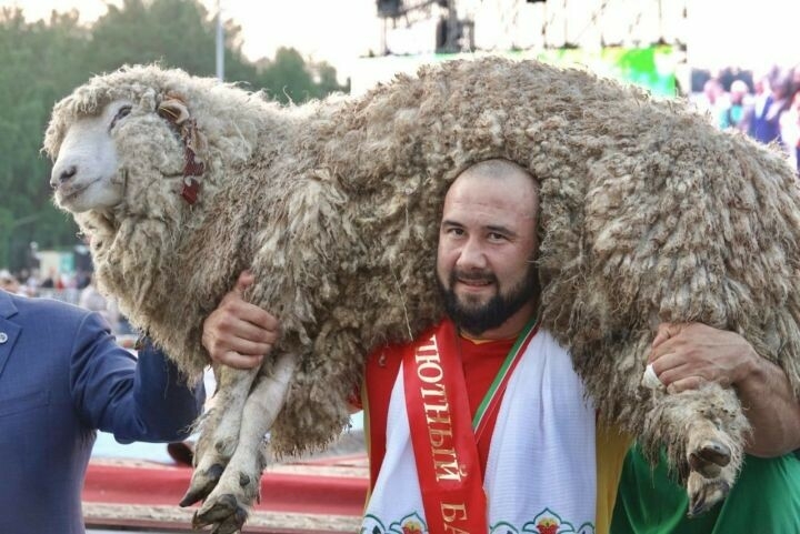 Көрәшче Азат Габдрәшитов: «Яшем һәм көчем мөмкинлек биргәндә, барысын да җиңәргә телим»