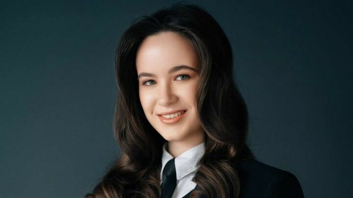 Әлмәт укучысы рус теленнән Бердәм дәүләт имтиханын 100 баллга тапшырды