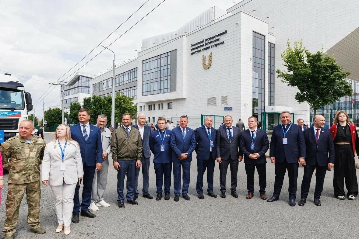 Мамадыш районы башлыгы махсус хәрби операциягә гуманитар йөк озата киткән