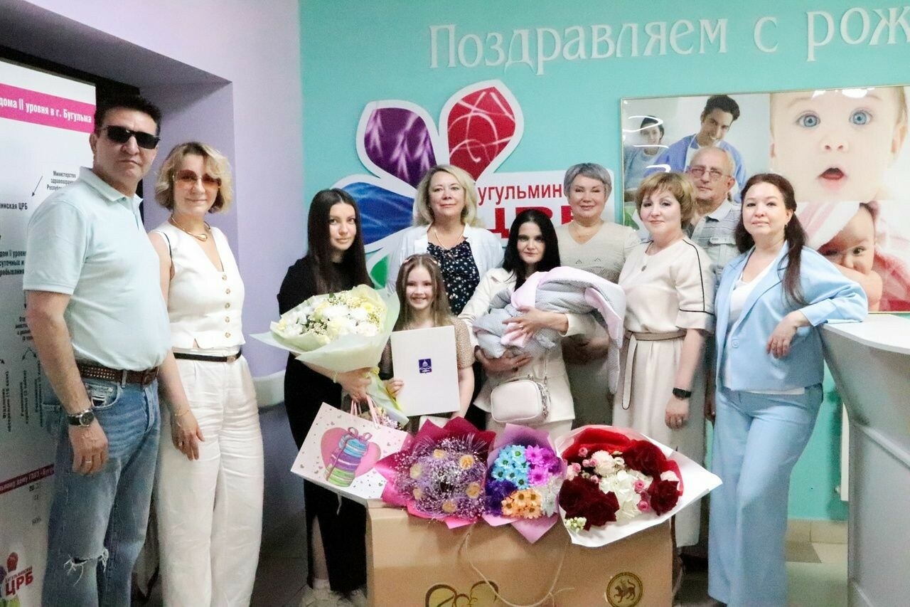 Бөгелмәдә хәрби гаиләсендә туган баланы әнисе белән хастаханәдән чыгардылар